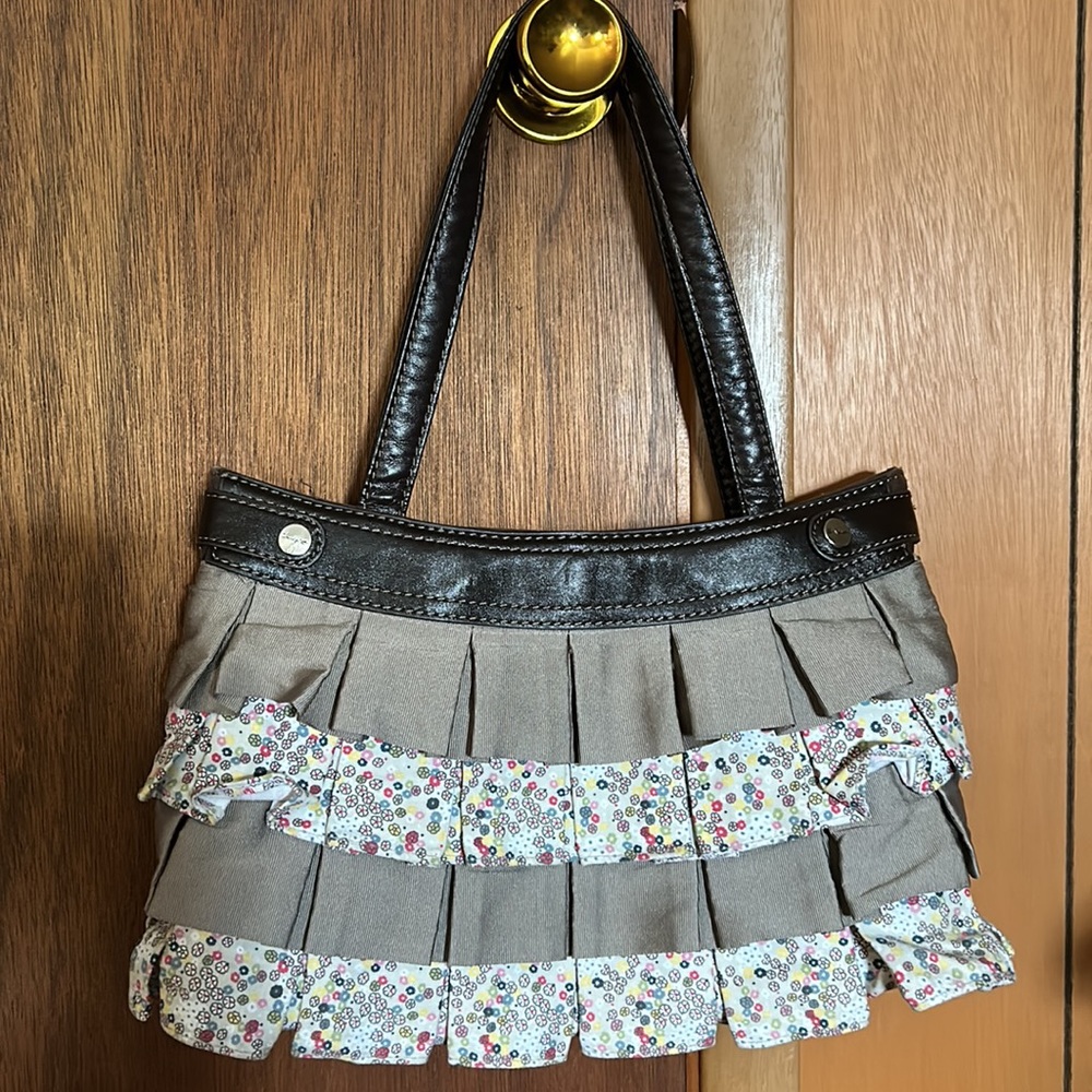 Thirty-one Ruffled Purse - Picture 2 of 4